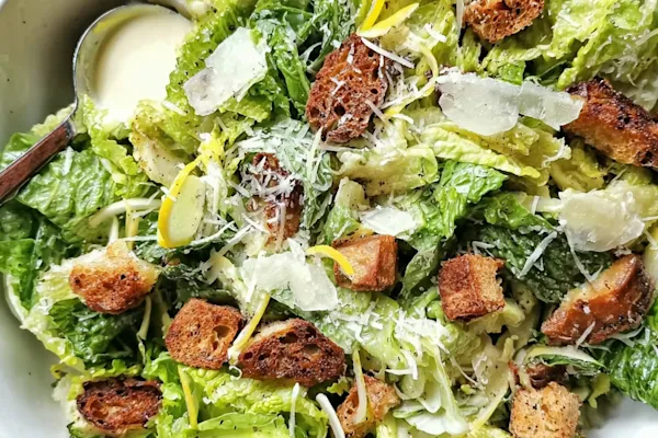 Romaine lettuce, croutons, grated parmesan, lemon wedge, house Caesar dressing dressing on the side
