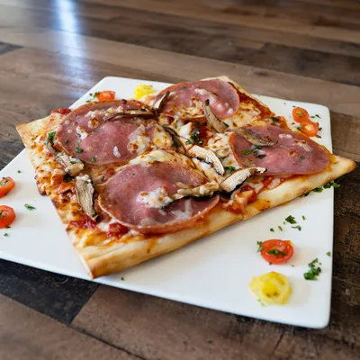 Garlic tomato sauce, mozzarella cheese, pepperoni, portobello mushrooms.